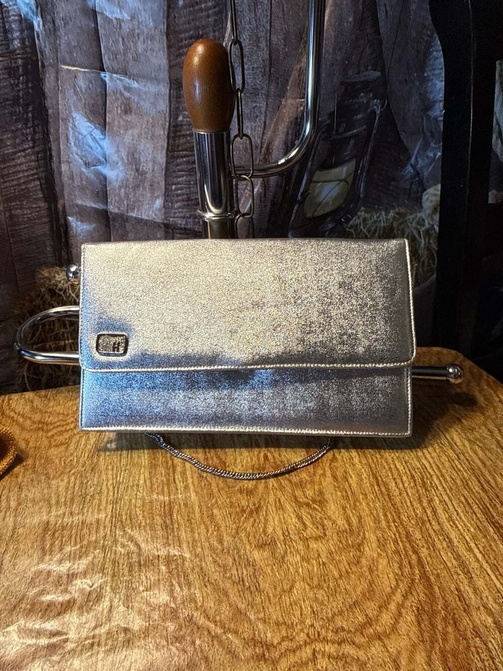 Vintage Andé Silver Metallic Textured Evening Clutch with Chain Strap